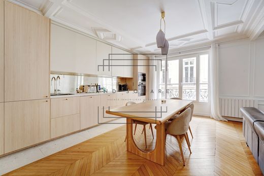 Apartment in Neuilly-sur-Seine, Hauts-de-Seine