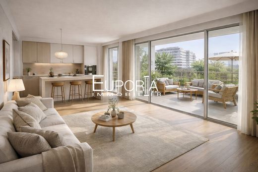 Apartment in Issy-les-Moulineaux, Hauts-de-Seine