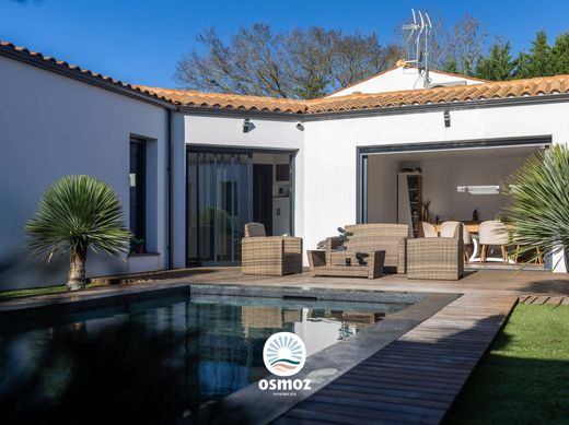 Luxury home in Lagord, Charente-Maritime