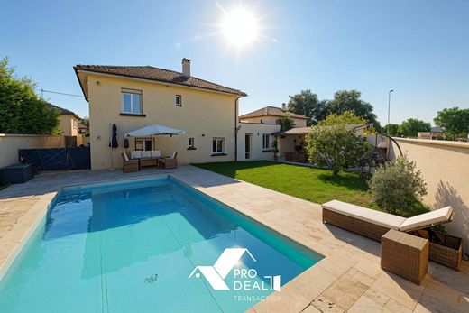 Luxury home in Meyzieu, Rhône