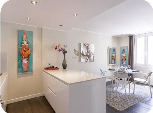 Apartment / Etagenwohnung in Cannes, Alpes-Maritimes