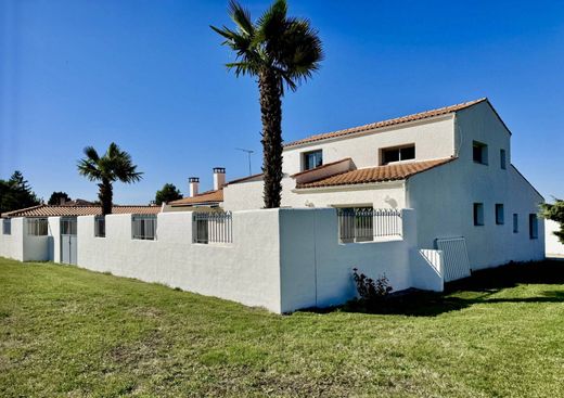 Maison de luxe à Breuillet, Charente-Maritime
