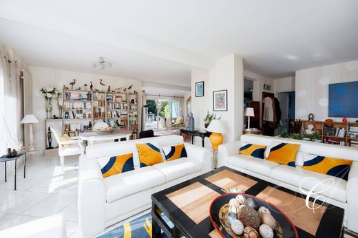 Luxury home in Saint-Méloir-des-Ondes, Ille-et-Vilaine