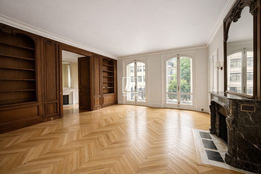 Apartment in Champs-Elysées, Madeleine, Triangle d’or, Paris