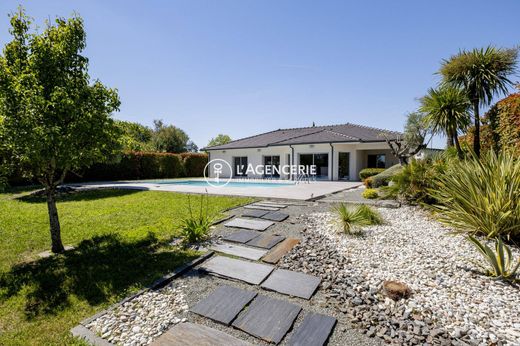 Luxury home in Bouliac, Gironde