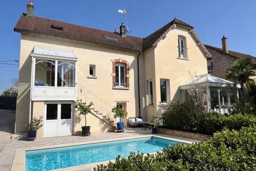 Luxury home in Nuits-Saint-Georges, Cote d'Or