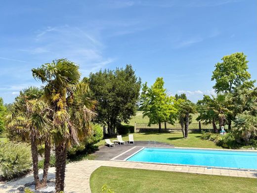 Luxury home in Civrac-en-Médoc, Gironde