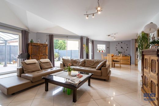 Luxury home in Les Clayes-sous-Bois, Yvelines