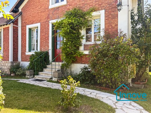 Luxury home in Bougival, Yvelines