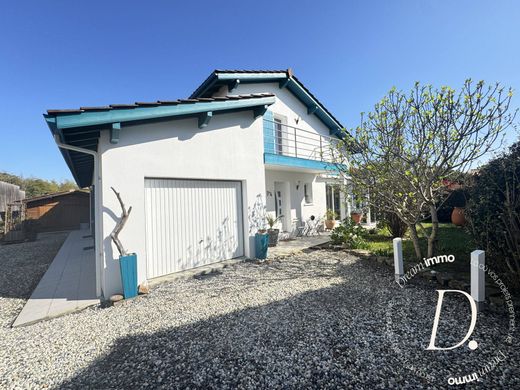 Casa di lusso a Bassussarry, Pirenei atlantici