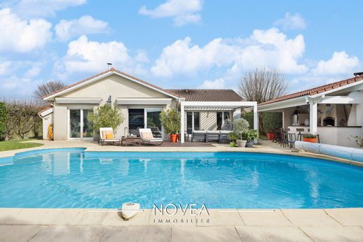 Luxus-Haus in Cailloux-sur-Fontaines, Rhône