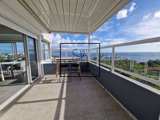 Apartment / Etagenwohnung in Schoelcher, Martinique