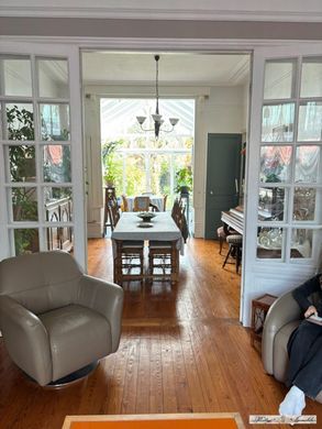 Luxury home in Dunkirk, North