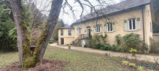 Luxus-Haus in Crémieu, Isère