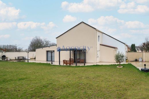 Luxus-Haus in Lognes, Seine-et-Marne