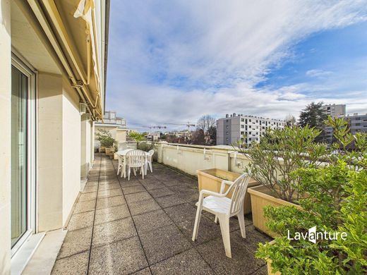 Appartement à Le Plessis-Robinson, Hauts-de-Seine