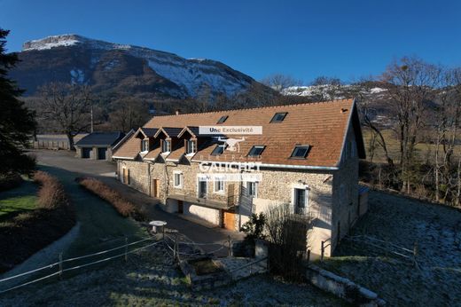 Luxury home in Manteyer, Hautes-Alpes