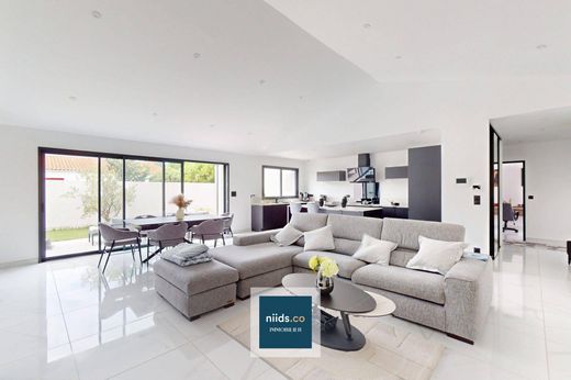 Luxury home in Nieul-sur-Mer, Charente-Maritime