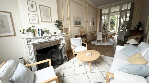 公寓楼  鲁贝, North