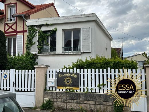 Luxus-Haus in Le Chesnay, Yvelines