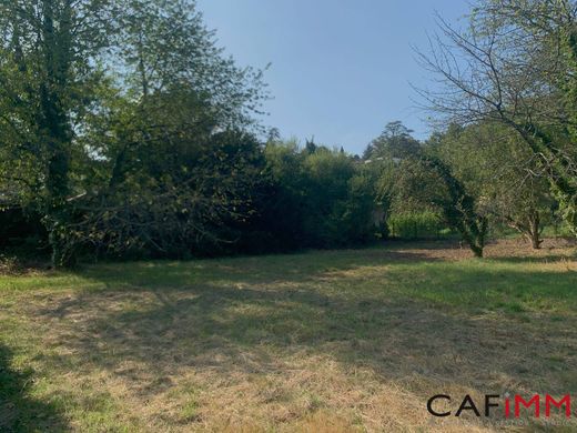 Land in Tassin-la-Demi-Lune, Rhône