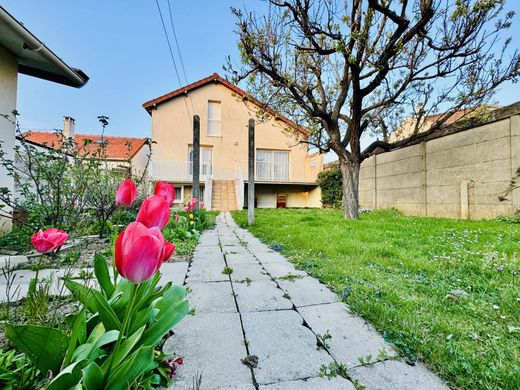 Luxury home in Athis-Mons, Essonne