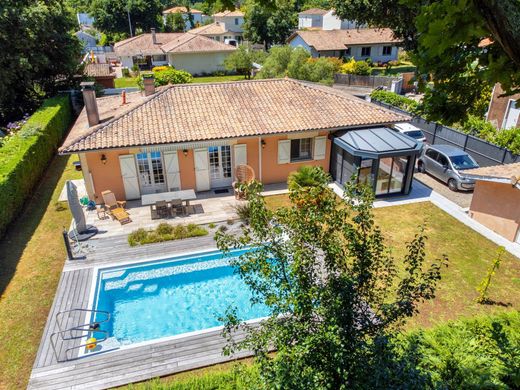 Luxury home in Pessac, Gironde