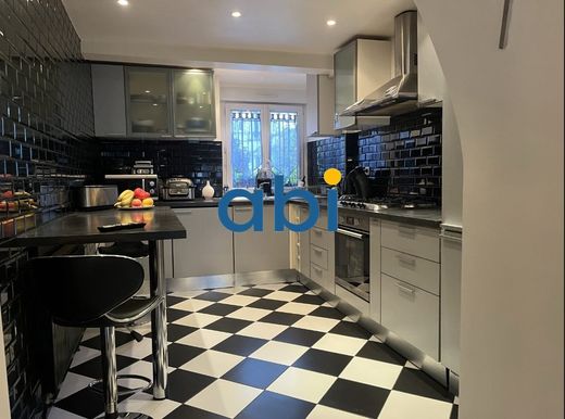 Piso / Apartamento en Montmartre, Abbesses, Grandes-Carrières, Paris