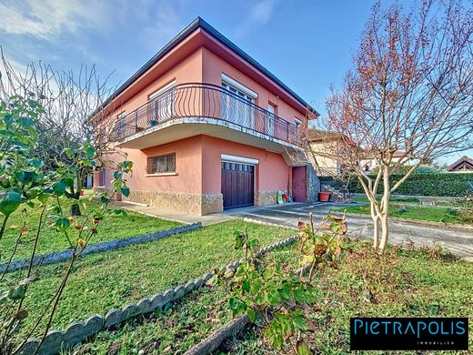 Luxe woning in Saint-Pierre-de-Chandieu, Rhône