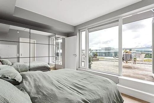 Apartment in Puteaux, Hauts-de-Seine