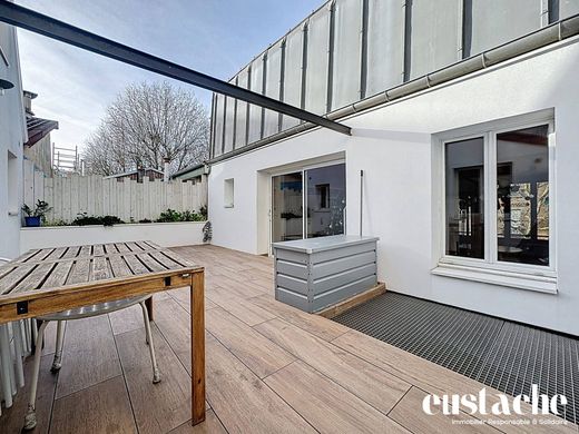 Apartment in Les Lilas, Seine-Saint-Denis