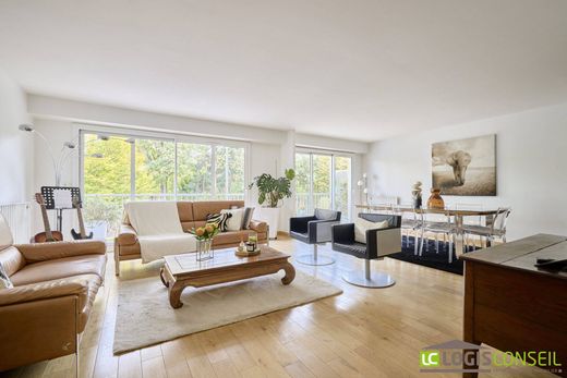 Apartment / Etagenwohnung in Châtenay-Malabry, Hauts-de-Seine