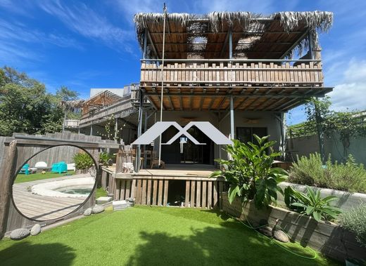 Wohnkomplexe in L'Étang-Salé, Réunion