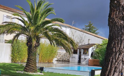 Casa di lusso a Saint-Sulpice-de-Royan, Charente-Maritime