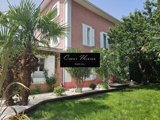 Casa di lusso a Villard-Bonnot, Isère