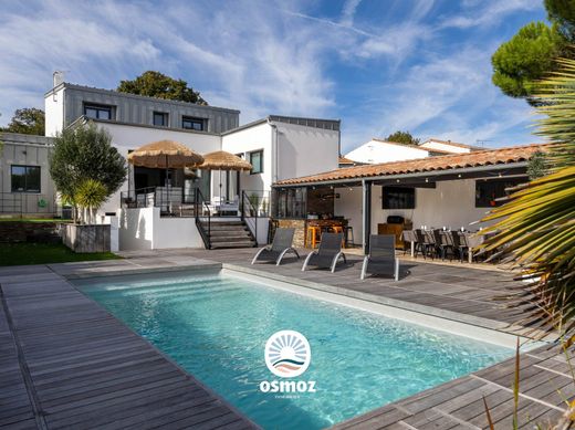 Casa di lusso a Dompierre-sur-Mer, Charente-Maritime