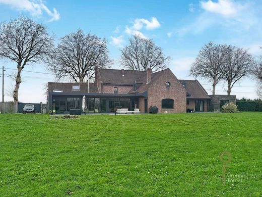 Luxury home in Quesnoy-sur-Deûle, North