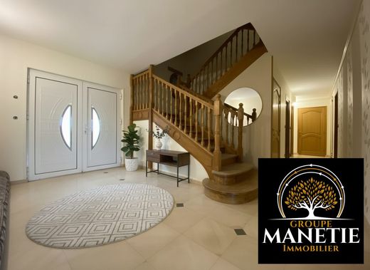 Luxury home in Gœulzin, North