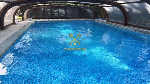 Luxury home in Rivas, Loire