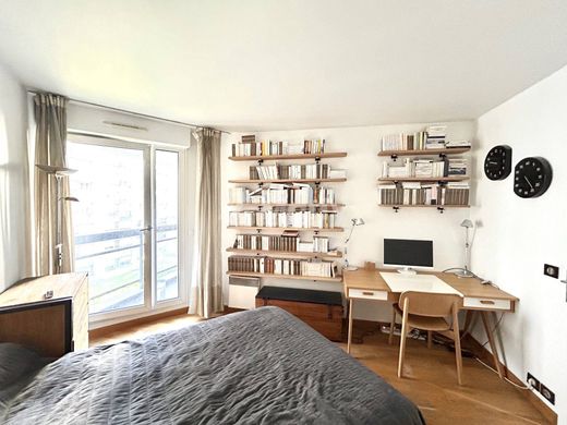 Apartment in Buttes-Chaumont, Villette, Bas Belleville, Paris