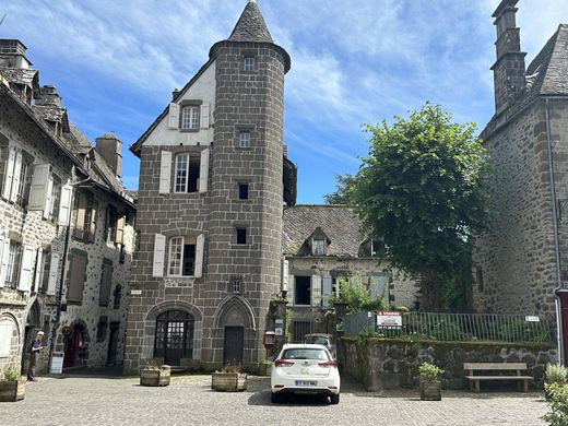 Luxury home in Salers, Cantal