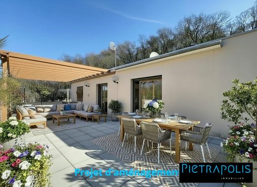 Apartment in Caluire-et-Cuire, Rhône