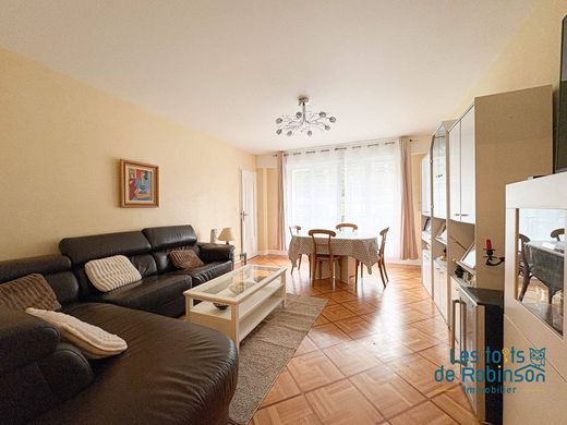 Apartment / Etagenwohnung in Issy-les-Moulineaux, Hauts-de-Seine