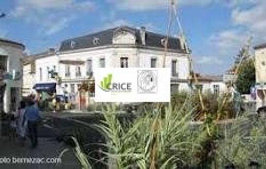 Αγροτεμάχιο σε Saujon, Charente-Maritime