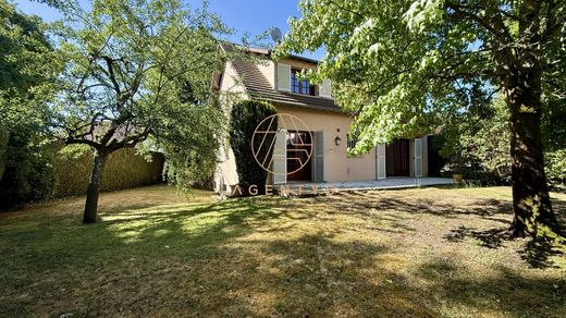 Le Plessis-Trévise, Val-de-Marneの高級住宅