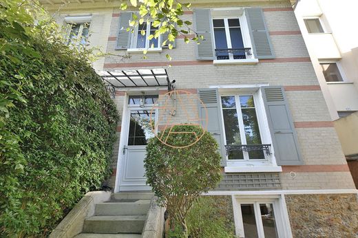 Элитный дом, Saint-Maur-des-Fossés, Val-de-Marne