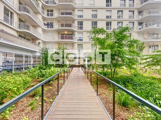 Apartment / Etagenwohnung in Clichy, Hauts-de-Seine