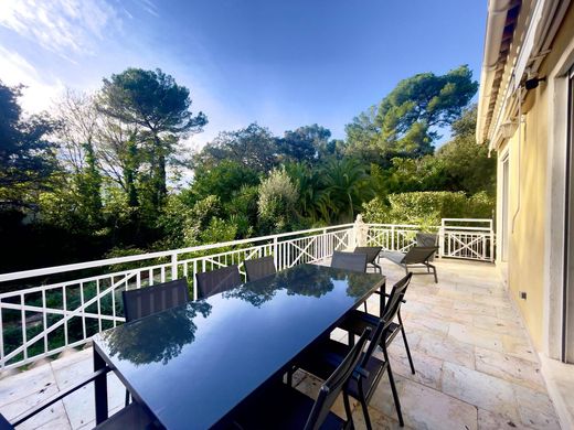 Apartment / Etagenwohnung in Mougins, Alpes-Maritimes