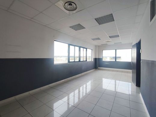 Ufficio a Canohès, Pirenei Orientali