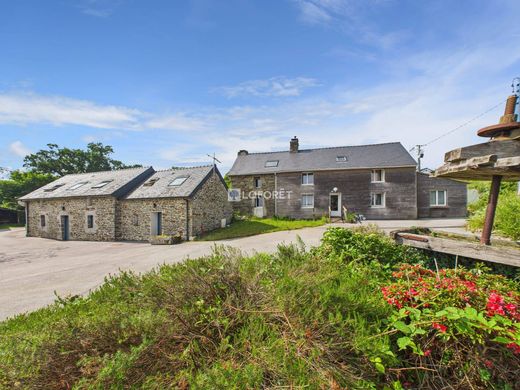 Casa di lusso a Plonévez-du-Faou, Finistère